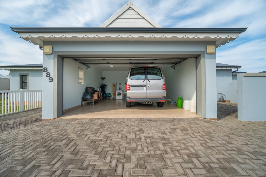 5 Bedroom Property for Sale in Marina Martinique Eastern Cape